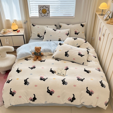 91家纺网 家纺一手货源 找家纺 （总）捌月 2024新款童话镇系列高克重印花牛奶绒四件套卡通小清新加厚保暖绒套件