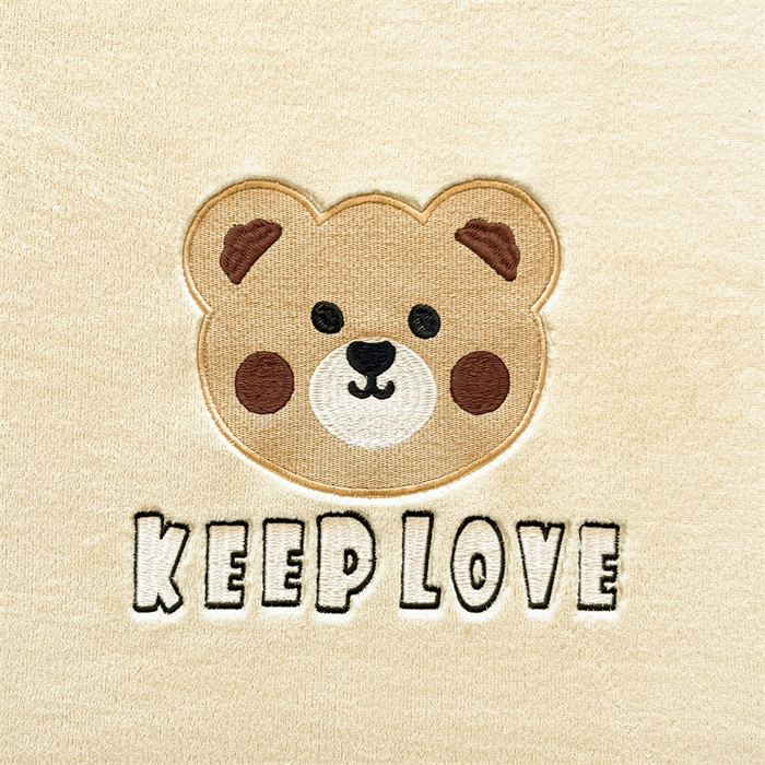 91家纺网 家纺一手货源 找家纺 笙意家纺 2025新款牛奶绒卡通单品刺绣床笠 萌熊-奶昔白