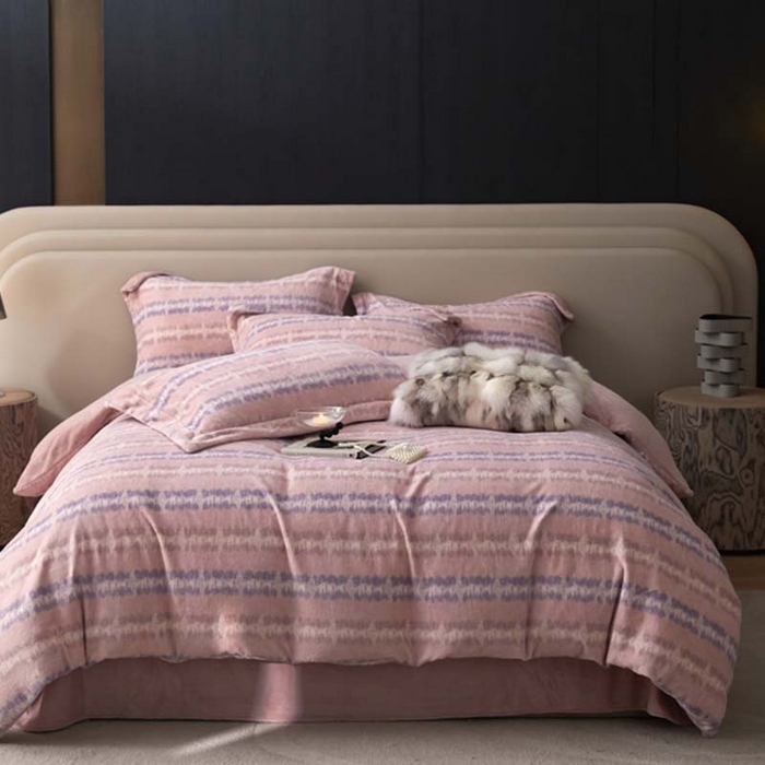 91家纺网 家纺一手货源 找家纺 金奇达家纺 2024秋冬新品保暖加厚绒类热氧™绒绒四件套-【格里克】（全网控价{折后券后}不低于258元） 娜拉粉