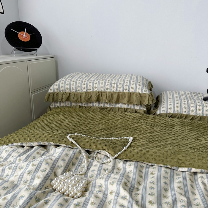 91家纺网 家纺一手货源 找家纺 佰织鑫家居 2024新款秋冬全棉法式床盖款豆豆被四件套 可可庄园