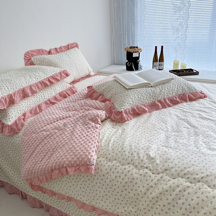 91家纺网 家纺一手货源 找家纺 佰织鑫家居 2024新款秋冬全棉法式床盖款豆豆被四件套 花蜜