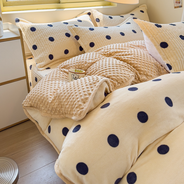 91家纺网 家纺一手货源 找家纺 元熙 2024新款印花小清新韩国绒牛奶绒豆豆床盖四件套-波点