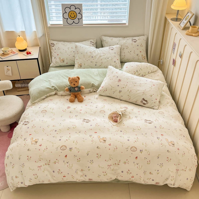 91家纺网 家纺一手货源 找家纺 捌月 2024新款童话镇系列高克重印花牛奶绒四件套卡通小清新加厚保暖绒套件 花枝猫