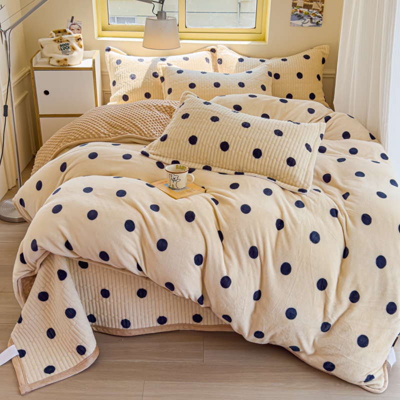 91家纺网 家纺一手货源 找家纺 元熙 2024新款印花小清新韩国绒牛奶绒豆豆床盖四件套-波点