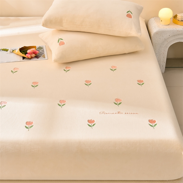 91家纺网 家纺一手货源 找家纺 笙意家纺 2025新款A类牛奶绒花卉刺绣单床笠 郁金香-奶昔白