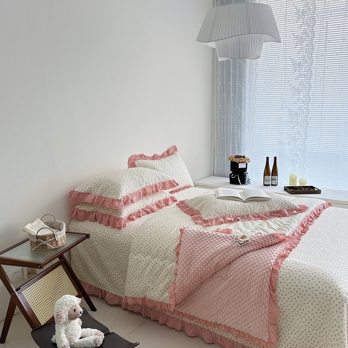 91家纺网 家纺一手货源 找家纺 佰织鑫家居 2024新款秋冬全棉法式床盖款豆豆被四件套 花蜜