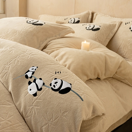 桃子家居 2024新款A类烂花雕花贴布绣刺绣轻奢一字绣压框枕套中国风熊猫牛奶绒四件套 绒刺绣-熊猫墨竹咖