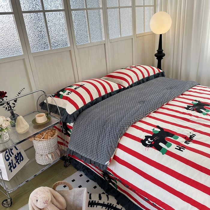 91家纺网 家纺一手货源 找家纺 佰织鑫家居 2024新款秋冬全棉法式床盖款豆豆被四件套 时尚黑猫