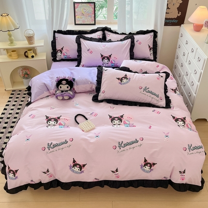 91家纺网 家纺一手货源 找家纺 三朵家纺 2024新款13372全棉花边款三丽鸥系列四件套 库洛米精灵