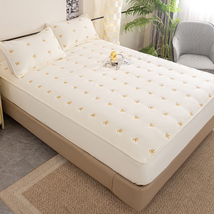 91家纺网 家纺一手货源 找家纺 米柳家纺 2024新款水洗棉大豆夹棉床笠 蝴蝶结-米白