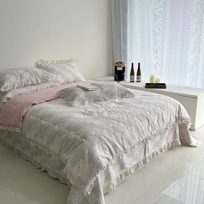 91家纺网 家纺一手货源 找家纺 佰织鑫家居 2024新款秋冬全棉法式床盖款豆豆被四件套 芳柔