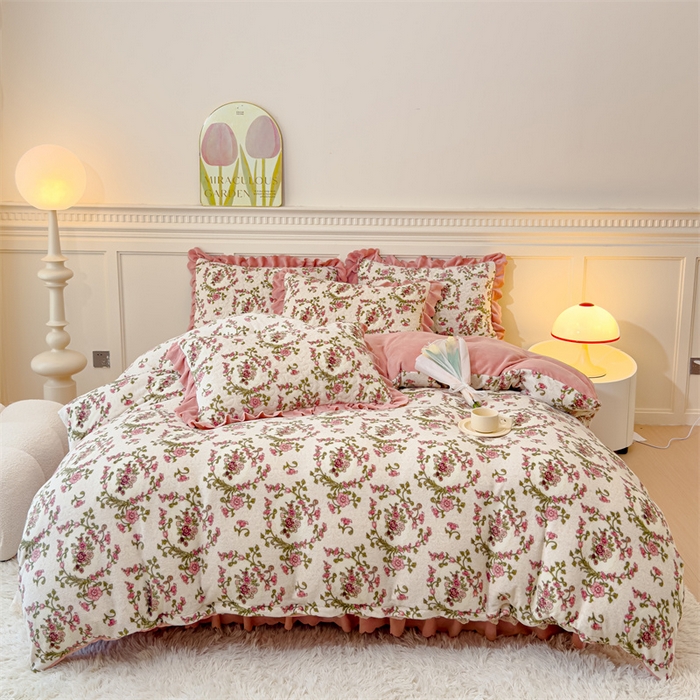 91家纺网 家纺一手货源 找家纺 铠畅 2025新款加厚牛奶绒床盖四件套 花语