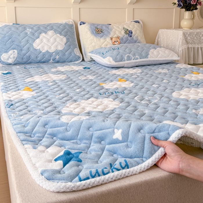 91家纺网 家纺一手货源 找家纺 小萌虎 2024新款牛奶绒床垫 在云端