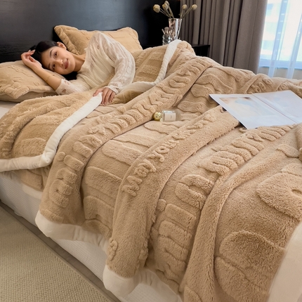 91家纺网 家纺一手货源 找家纺 （总）慕木家纺 2025新品A类纯色min舒棉绒毛毯雕花剪花多功能盖毯（可供跨境外贸抽空爆款首选）