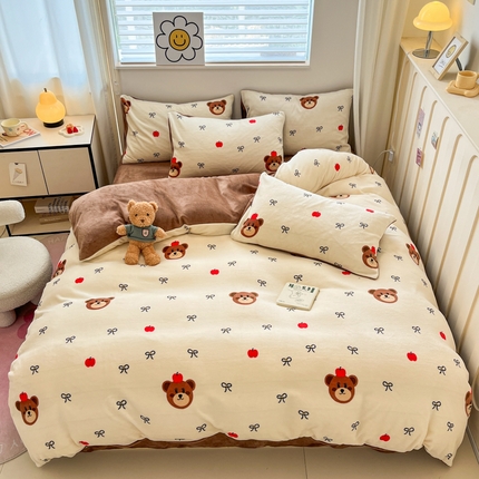 91家纺网 家纺一手货源 找家纺 （总）捌月 2024新款童话镇系列高克重印花牛奶绒四件套卡通小清新加厚保暖绒套件