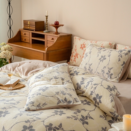 华超针织 2024新款雕花绒四件套-繁花+花千朵系列 繁花-嫩紫