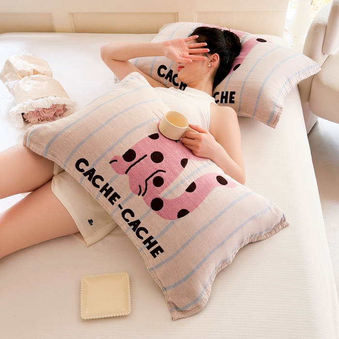 91家纺网 家纺一手货源 找家纺 朴尔家纺-毛巾被 2024新款纯棉纱布枕巾一对装家用全棉吸汗枕头毛巾加大防滑防头油情侣学生 粉红猫52*75cm一对