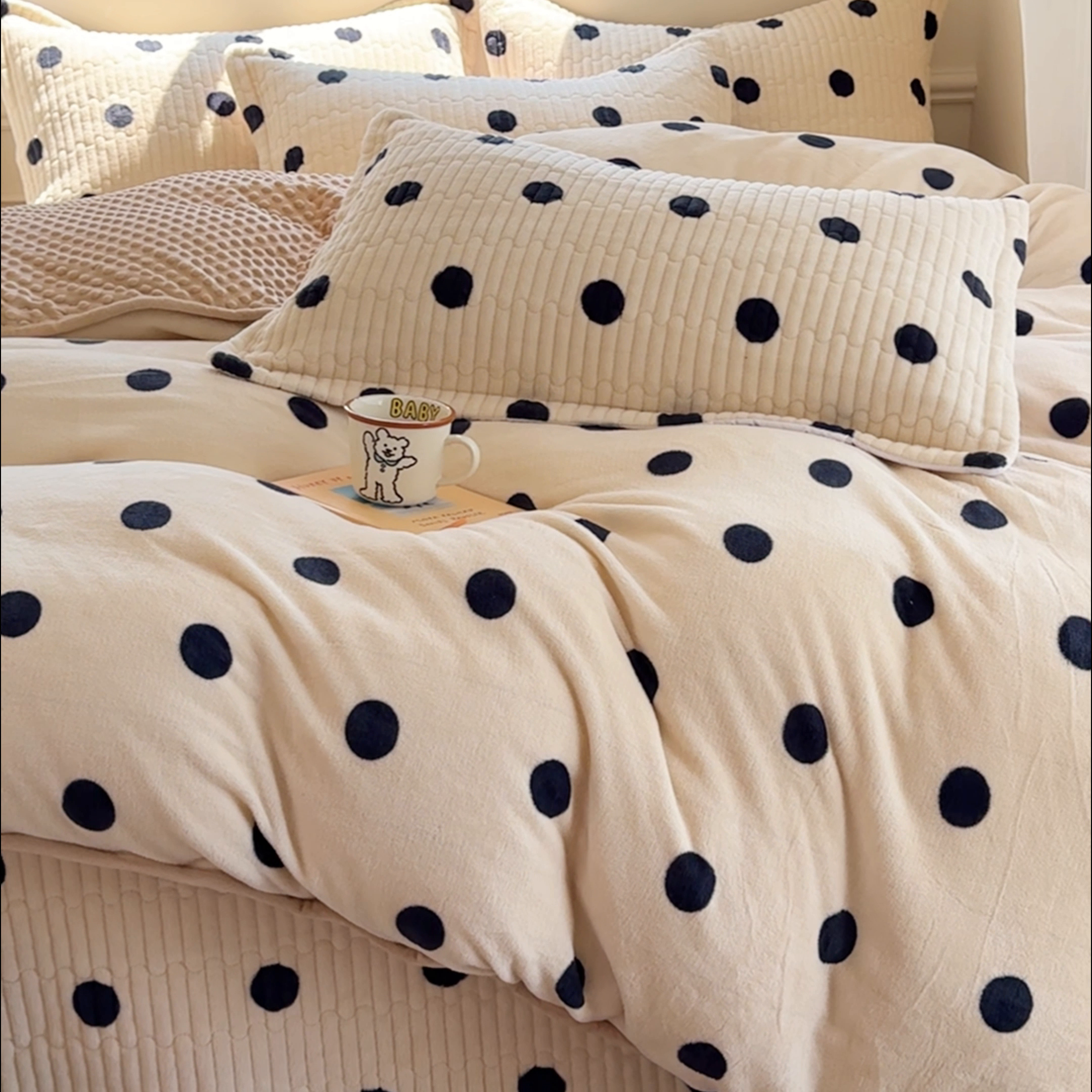 91家纺网 家纺一手货源 找家纺 元熙 2024新款印花小清新韩国绒牛奶绒豆豆床盖四件套-波点