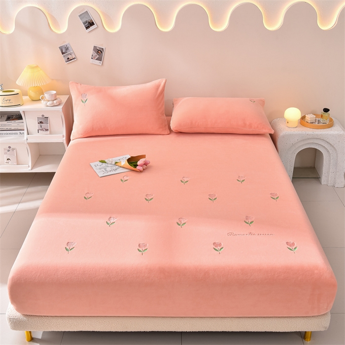 91家纺网 家纺一手货源 找家纺 笙意家纺 2025新款A类牛奶绒花卉刺绣单床笠 郁金香-浅粉