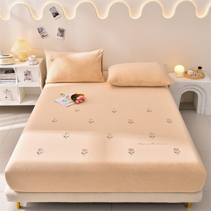 91家纺网 家纺一手货源 找家纺 笙意家纺 2025新款A类牛奶绒花卉刺绣单床笠 郁金香-香槟