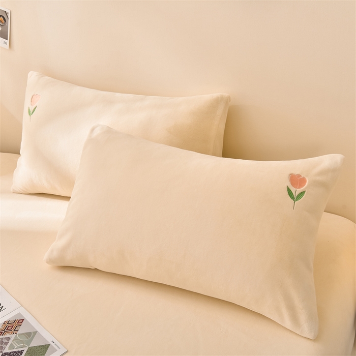 91家纺网 家纺一手货源 找家纺 笙意家纺 2025新款A类牛奶绒花卉刺绣单床笠 郁金香-奶昔白