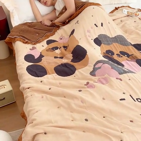 91家纺网 家纺一手货源 找家纺 乐家毛巾被 2024新款十层纱布泡芙被 两只熊猫