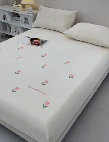 91家纺网 家纺一手货源 找家纺 笙意家纺 2025新款A类牛奶绒花卉刺绣单床笠 郁金香-奶昔白