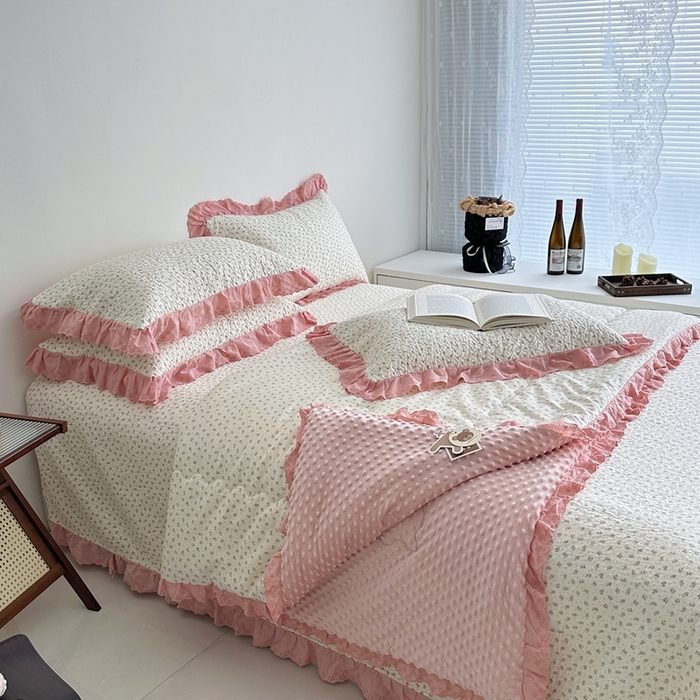 91家纺网 家纺一手货源 找家纺 佰织鑫家居 2024新款秋冬全棉法式床盖款豆豆被四件套 花蜜