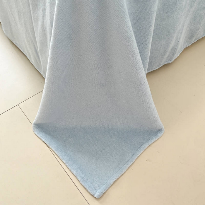 91家纺网 家纺一手货源 找家纺 捌月 2024新款童话镇系列高克重印花牛奶绒四件套卡通小清新加厚保暖绒套件 梦乐兔