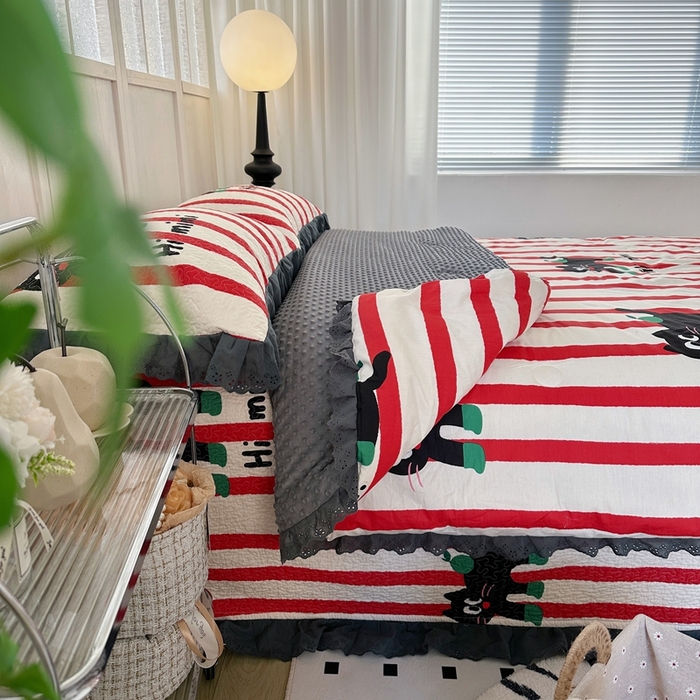 91家纺网 家纺一手货源 找家纺 佰织鑫家居 2024新款秋冬全棉法式床盖款豆豆被四件套 时尚黑猫