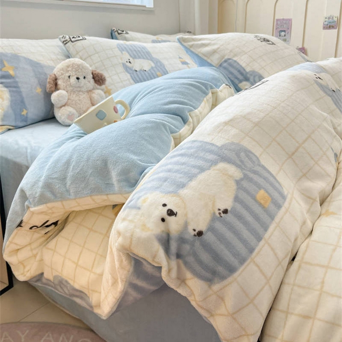 91家纺网 家纺一手货源 找家纺 捌月 2024新款童话镇系列高克重印花牛奶绒四件套卡通小清新加厚保暖绒套件 班尼