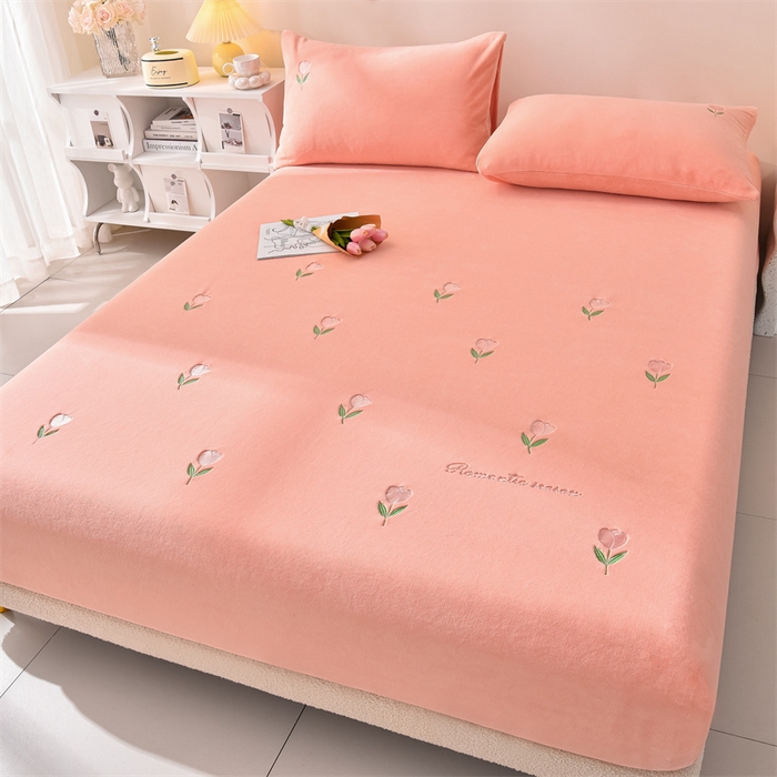 91家纺网 家纺一手货源 找家纺 笙意家纺 2025新款A类牛奶绒花卉刺绣单床笠 郁金香-浅粉