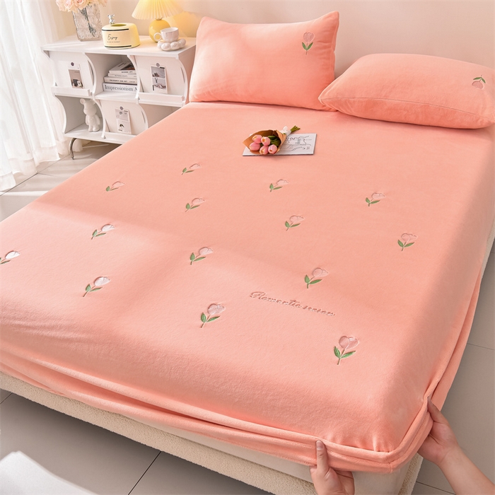 91家纺网 家纺一手货源 找家纺 笙意家纺 2025新款A类牛奶绒花卉刺绣单床笠 郁金香-浅粉