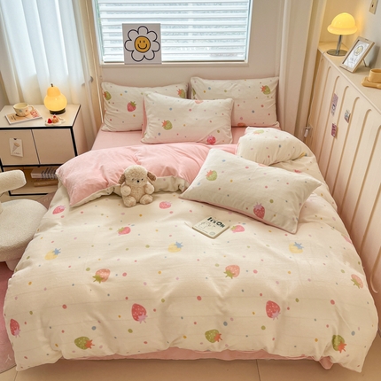91家纺网 家纺一手货源 找家纺 （总）捌月 2024新款童话镇系列高克重印花牛奶绒四件套卡通小清新加厚保暖绒套件