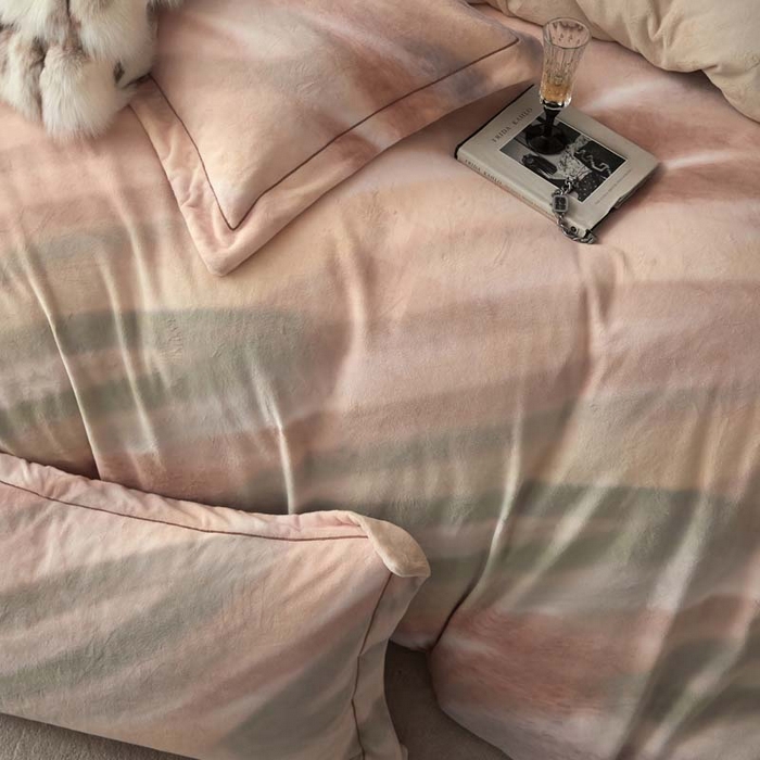 91家纺网 家纺一手货源 找家纺 金奇达家纺 2024秋冬新品保暖加厚绒类热氧™绒绒四件套-【格里克】（全网控价{折后券后}不低于258元） 极光