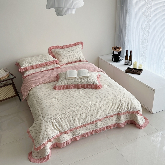 91家纺网 家纺一手货源 找家纺 佰织鑫家居 2024新款秋冬全棉法式床盖款豆豆被四件套 花蜜