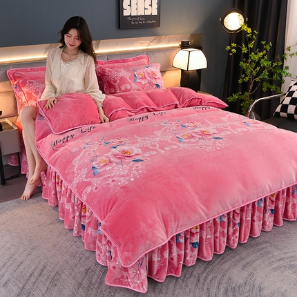 91家纺网 家纺一手货源 找家纺 (总）曼尼2025新品高克重直播印花牛奶绒四件套床裙款法莱绒金貂珊瑚绒