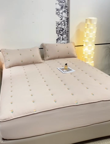 91家纺网 家纺一手货源 找家纺 米柳家纺 2024新款水洗棉大豆夹棉床笠 郁金香-浅咖