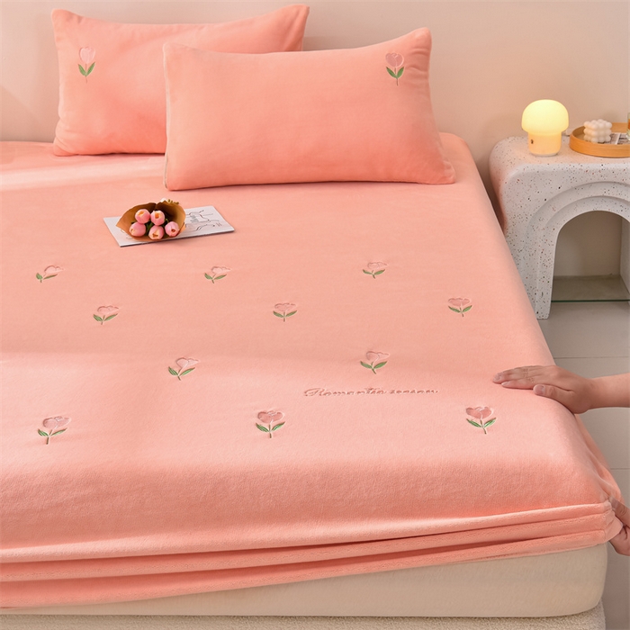 91家纺网 家纺一手货源 找家纺 笙意家纺 2025新款A类牛奶绒花卉刺绣单床笠 郁金香-浅粉