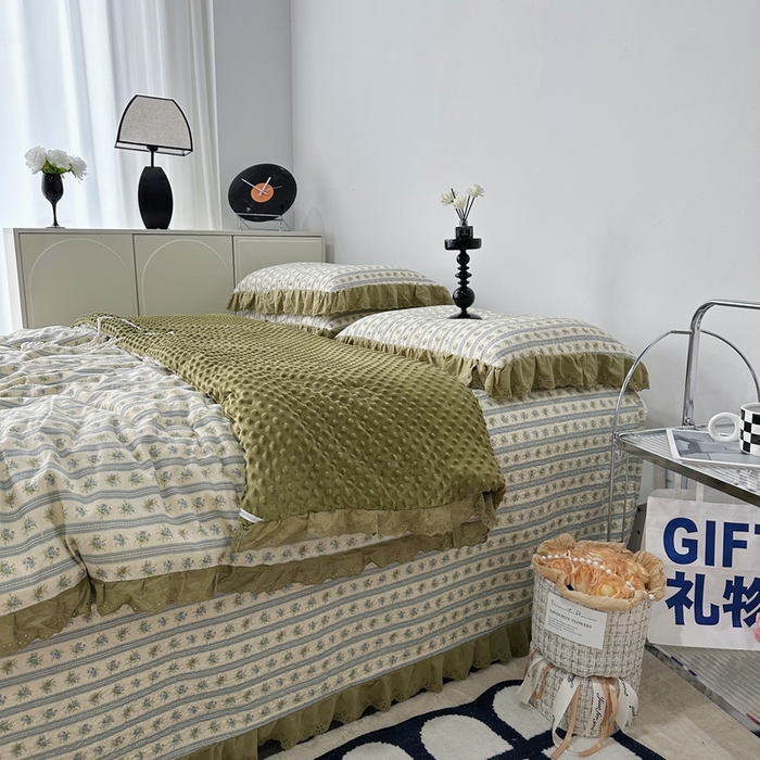 91家纺网 家纺一手货源 找家纺 佰织鑫家居 2024新款秋冬全棉法式床盖款豆豆被四件套 可可庄园