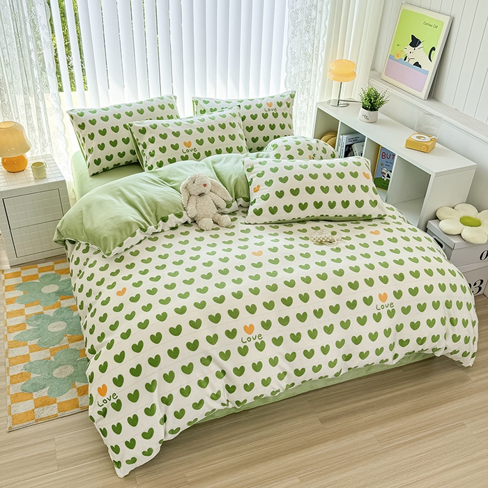 91家纺网 家纺一手货源 找家纺 觅妮家纺 2025新款高克重秋冬加厚印花牛奶绒四件套 爱心绿