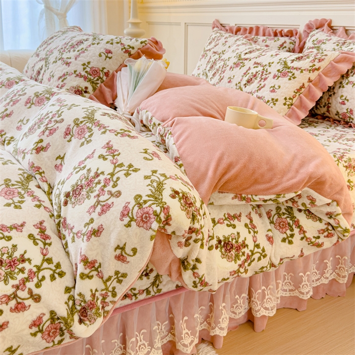 91家纺网 家纺一手货源 找家纺 铠畅 2025新款加厚牛奶绒床盖四件套 花语