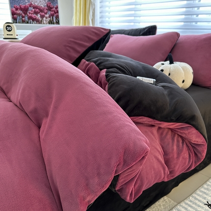 91家纺网 家纺一手货源 找家纺 （总）觅妮家纺 2025新款全消光200g简约高克重秋冬加厚双拼牛奶绒单被套