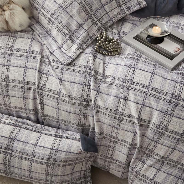 91家纺网 家纺一手货源 找家纺 金奇达家纺 2024秋冬新品保暖加厚绒类热氧™绒绒四件套-【格里克】（全网控价{折后券后}不低于258元） 小香灰