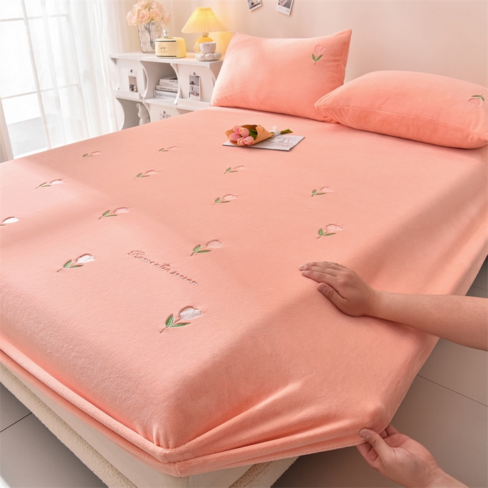 91家纺网 家纺一手货源 找家纺 笙意家纺 2025新款A类牛奶绒花卉刺绣单床笠 郁金香-浅粉