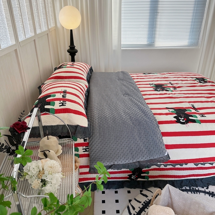 91家纺网 家纺一手货源 找家纺 佰织鑫家居 2024新款秋冬全棉法式床盖款豆豆被四件套 时尚黑猫