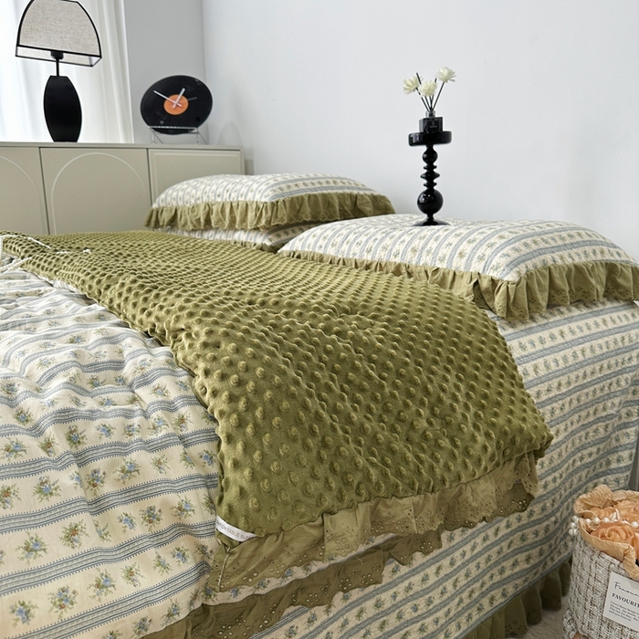 91家纺网 家纺一手货源 找家纺 佰织鑫家居 2024新款秋冬全棉法式床盖款豆豆被四件套 可可庄园