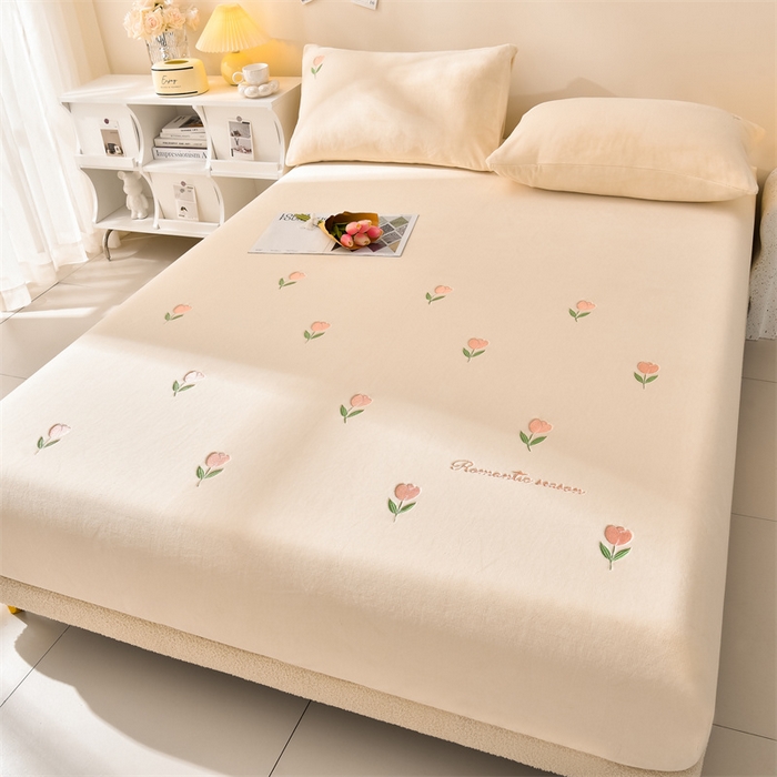 91家纺网 家纺一手货源 找家纺 笙意家纺 2025新款A类牛奶绒花卉刺绣单床笠 郁金香-奶昔白