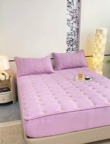 91家纺网 家纺一手货源 找家纺 米柳家纺 2024新款水洗棉大豆夹棉床笠 郁金香-黛紫