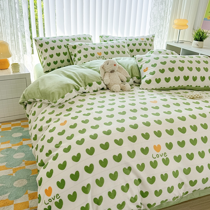 91家纺网 家纺一手货源 找家纺 觅妮家纺 2025新款高克重秋冬加厚印花牛奶绒四件套 爱心绿